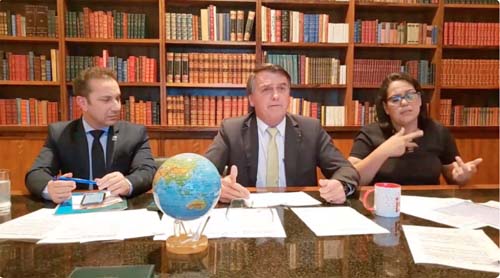 Bolsonaro cita ditadura, Forças Armadas e diz que faz 