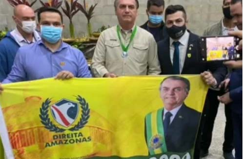 Em Manaus, Bolsonaro faz campanha para 2022 e grava com Sikêra Jr.