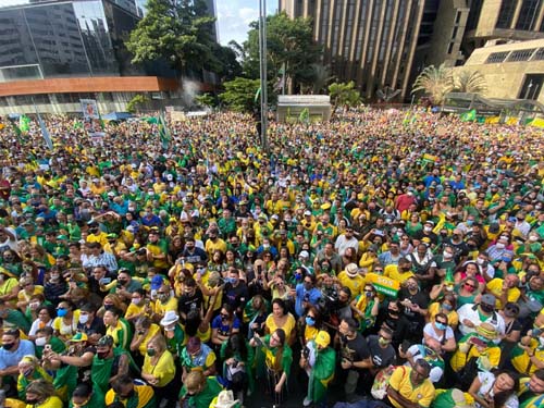 Manifestantes vão às ruas de diversas capitais em defesa do presidente Jair Bolsonaro