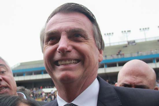 Bolsonaro diz que bíblia prega o armamento