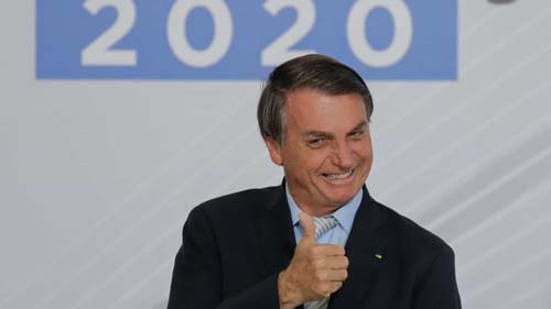 Em pronunciamento de tom ameno, Bolsonaro cumprimenta profissionais de saúde