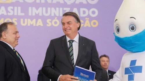 Para deixar o país, Bolsonaro vai se vacinar, diz revista