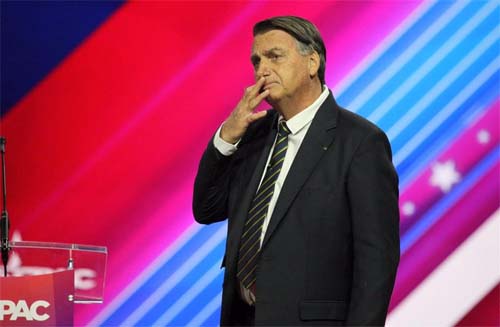 Bolsonaro marca 29 de Março para o seu regresso ao Brasil 