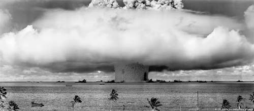 Vítimas de teste nuclear dos EUA seguem sem reparação