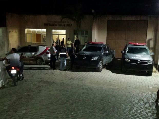 Servidores encontram 15 kg de explosivos em prédio de prefeitura alagoana