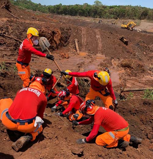 Bombeiros encontram mais um corpo em Brumadinho