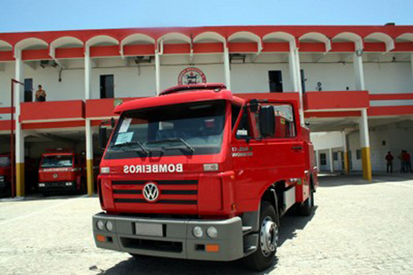 Assaltantes ateam fogo em mercearia na cidade de Rio Largo