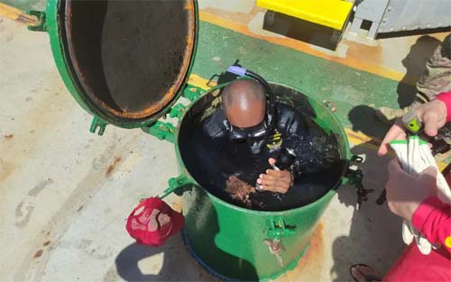 PF e Corpo de Bombeiros realizam varredura em navio atracado no Porto de Maceió, após suspeita de transporte de drogas ilícitas