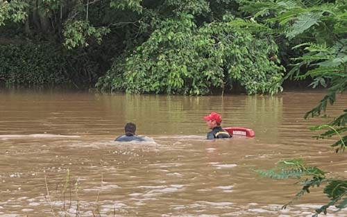 Bombeiros resgatam corpo de homem encontrado no Rio Mundaú