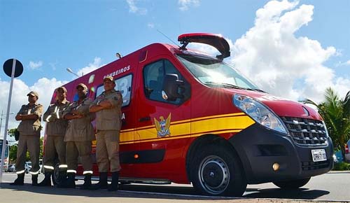 Quatro acidentes entre carro e moto com feridos são registrados em duas horas e meia