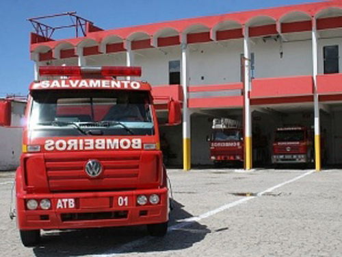Celular provoca incêndio em residência no Vergel do Lago