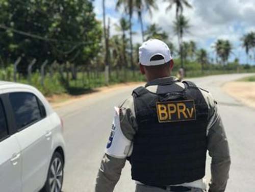 Flagrado com drogas, suspeito oferece R$ 300,00 a policiais para não ser preso