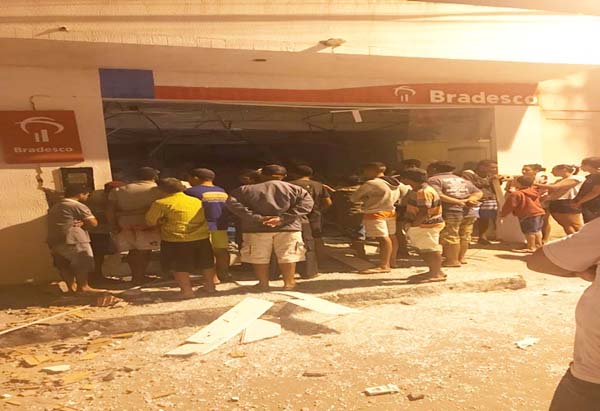 Bandidos explodem Agência do Banco do Bradesco na cidade de Mata Grande