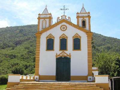 Assaltantes arrombam igreja matriz em Branquinha