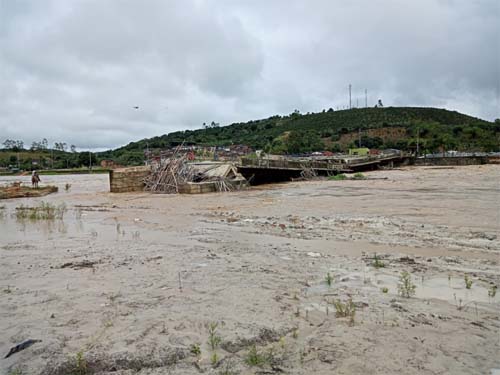 Aumento do nível do Mundaú deixa parte da cidade de Branquinha isolados