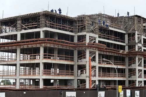 Escolas são maioria entre as 7 mil obras paradas no Brasil, diz CNM