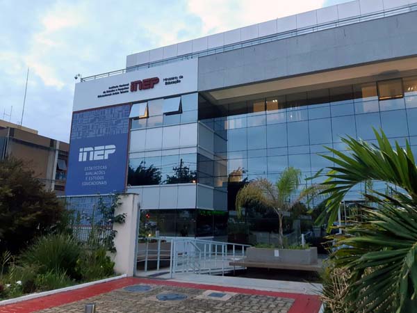 Ministro da Educação nomeia policial rodoviária federal para cargo responsável pela logística do Enem