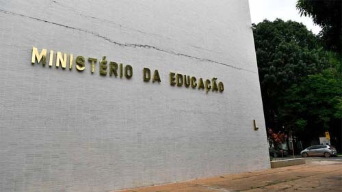 MEC corta R$ 619 milhões de universidades e colégios federais em junho