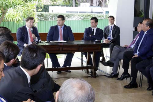 Senadores travam votações em protesto contra congelamento da PEC da segunda instância