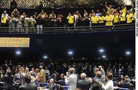 Aprovada PEC que estabelece carreira de agente de trânsito