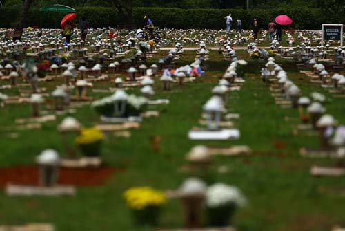 Brasil supera 50 mil casos pelo 3º dia e tem mais 755 mortes