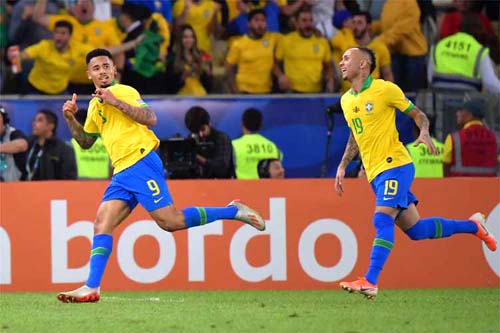 Brasil derrota Peru, volta a erguer taça em casa e conquista nono título da Copa Américav
