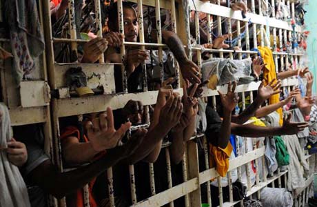 População carcerária do Brasil cresce 74% em sete anos