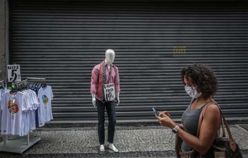 Em meio à pandemia, menos da metade dos brasileiros em idade ativa têm trabalho no Brasil