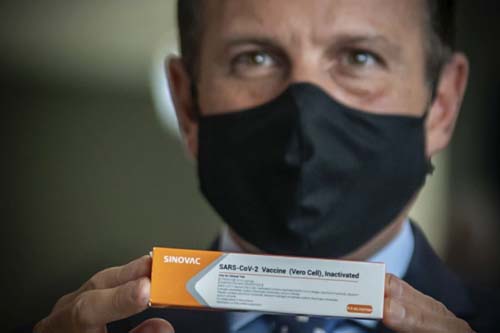 Vacina contra o coronavírus produzida em SP não apresentou efeitos adversos em 94% dos voluntários