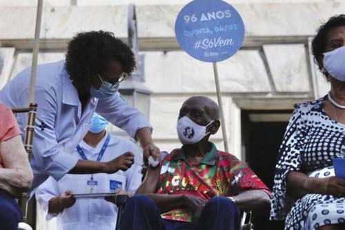 Brasil vacina 1% da população e é o oitavo país a aplicar mais doses