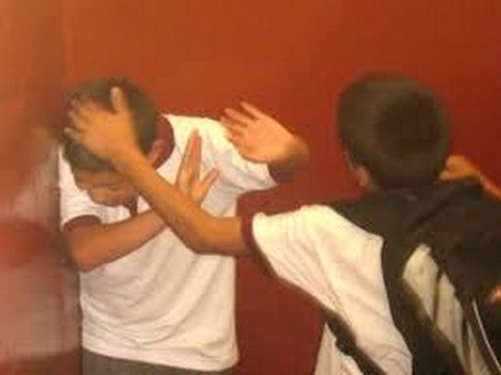 Aluno de escola municipal agride diretora, professora, colegas e tentar tomar arma de PM em Marechal 