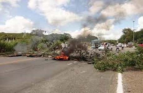 PM prenderá quem obstruir vias durante protesto em Alagoas