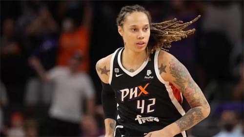Quem é Brittney Griner, a estrela do basquete americano condenada a 9 anos de prisão na Rússia