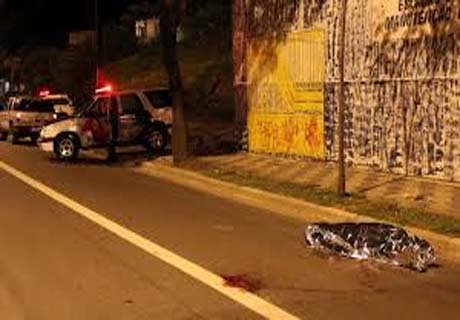 Homem é morto com tiro no peito durante assalto na parte alta 