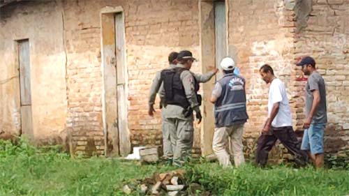 Populares acham cadáver do sexo masculino em predio abandonado na antriga Rua do Jatobá em União dos Palmares