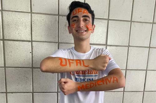 'É preciso haver equilíbrio', diz 1º lugar em medicina na Ufal sobre rotina de estudos e lazer