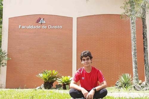 Jovem prodígio de 15 anos cursa duas faculdades e é indicado ao Notable Brazilian Awards