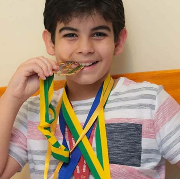 Menino de 13 anos passa em primeiro lugar em vestibular no Ceará