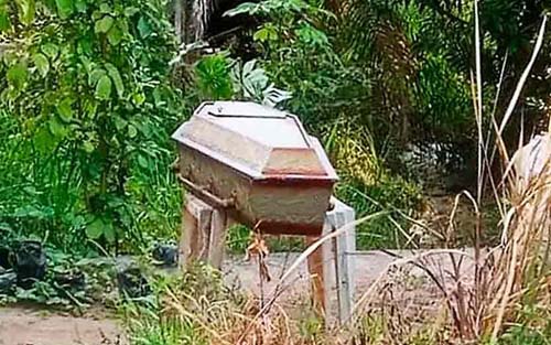 Caixão abandonado que chamou atenção de moradores de Coqueiro Seco está vazio