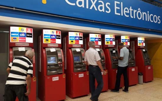 Caixas do Banco24Horas continuam sem dinheiro em Maceió