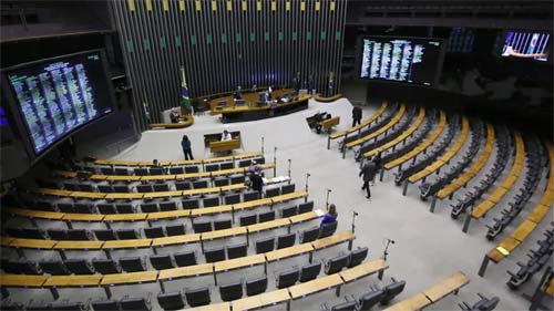 Câmara aprova projeto que limita autonomia decisória dos ministros do STF