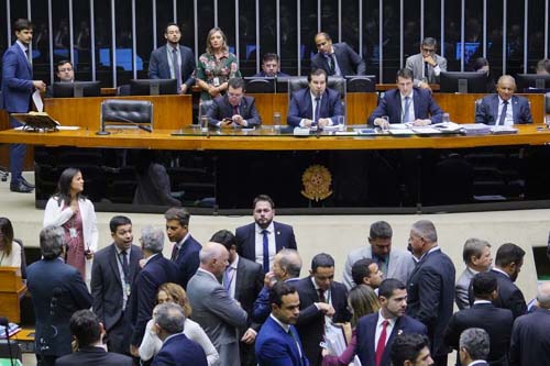 Plenário pode votar MP que cria o programa Médicos pelo Brasil