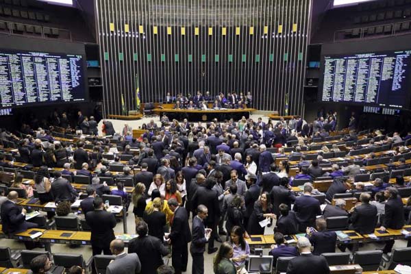 Câmara rejeita afastamento do deputado Wilson Santiago
