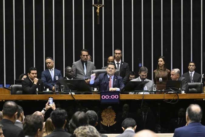 Aprovação do Congresso garante isenção permanente do Imposto de Renda para rendimentos até R$ 5 mil