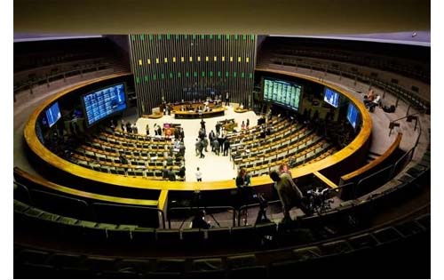Apenas 25 deputados federais se elegeram com os próprios votos