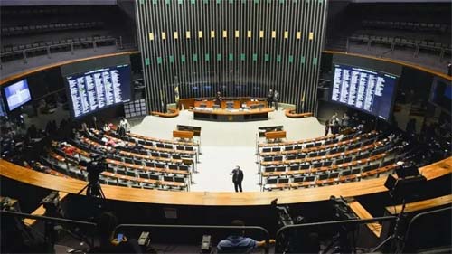 Câmara gasta mais de R$ 2,8 milhões com deputados presos