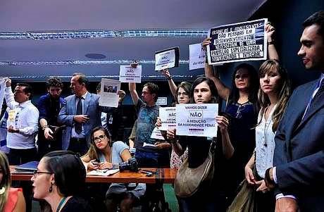CCJ da Câmara aprova proposta que reduz maioridade penal