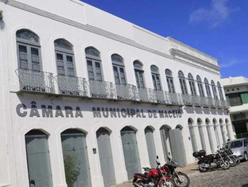 Câmara de Maceió inicia legislatura com Orçamento em pauta, vetos, projetos polêmicos e divisões
