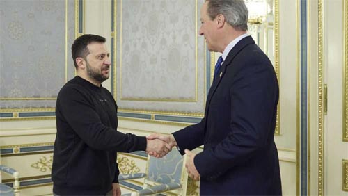 Cameron visita Kiev e promete apoio continuado do Reino Unido