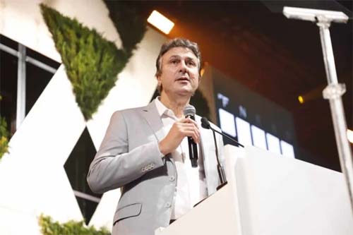 Camilo Santana destaca avanços na formação docente e divulga nova carteira de reconhecimento profissional